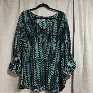 Manuhealii Quarter Sleeve Top in Kupukupu print Green Size XXL